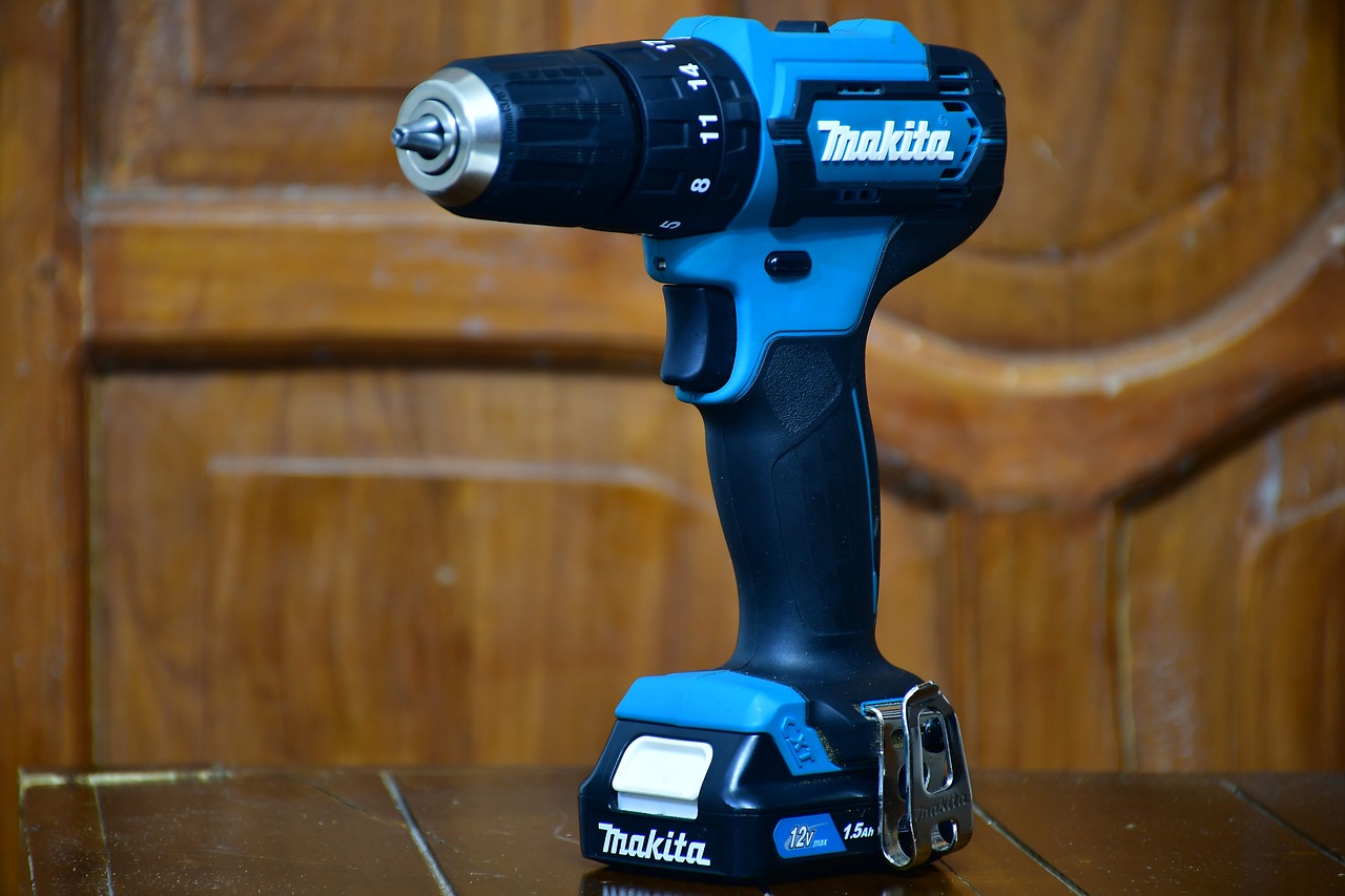 Close-up of a high-capacity cordless power tool battery resting on a dual-port fast charger.