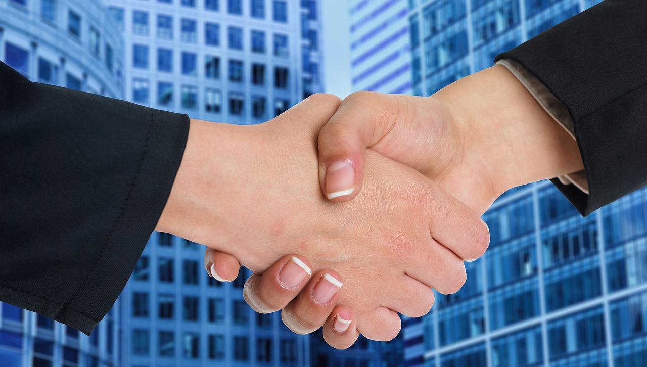 Two business professionals discussing terms during a compensation negotiation meeting.