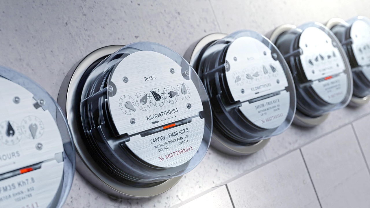 Digital electricity meter measuring household power use