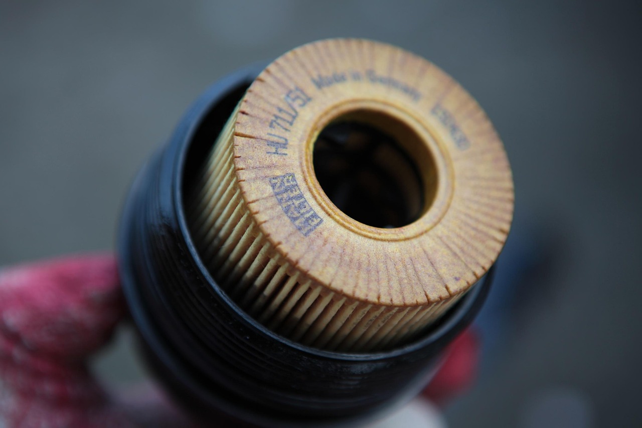 New sediment water filter cartridge next to an open housing canister